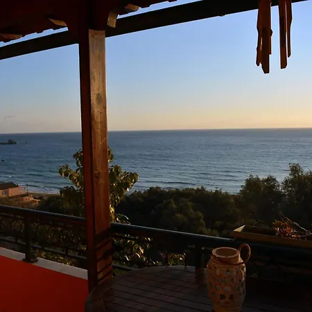 Papadatos Apts With Amazing View - 5mins From The شقة