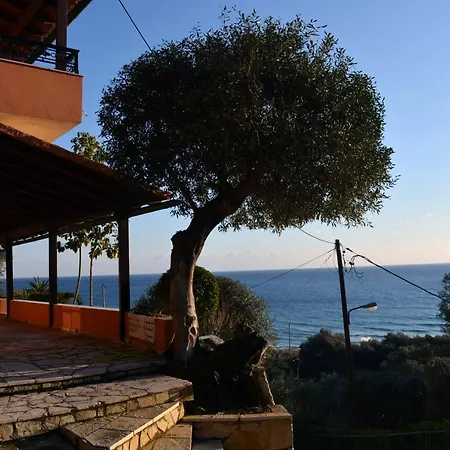 Papadatos Apts With Amazing View - 5mins From The