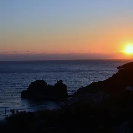Papadatos Apts With Amazing View - 5mins From The