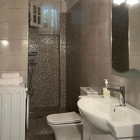 Papadatos Apts With Amazing View - 5mins From The Daire