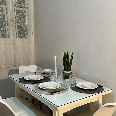 Papadatos Apts With Amazing View - 5mins From The *
