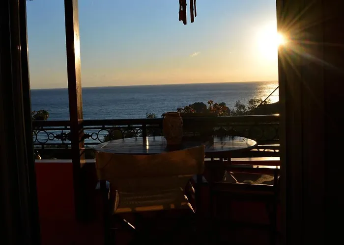 Papadatos Apts With Amazing View - 5mins From The *