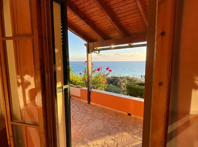 Papadatos Apts With Amazing View - 5mins From The *