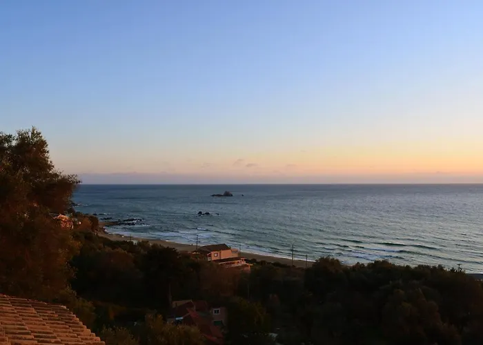 Papadatos Apts With Amazing View - 5mins From The Apartman Kontogialos