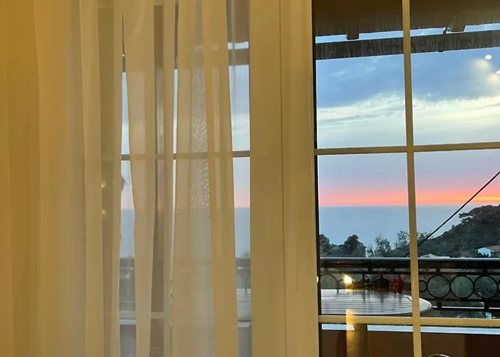 Papadatos Apts With Amazing View - 5mins From The *