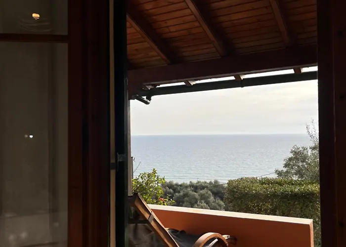 Papadatos Apts With Amazing View - 5mins From The