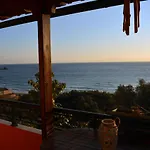 Papadatos Apts With Amazing View - 5mins From The דירה