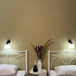 Papadatos Apts With Amazing View - 5mins From The