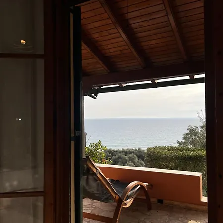 Papadatos Apts With Amazing View - 5mins From The