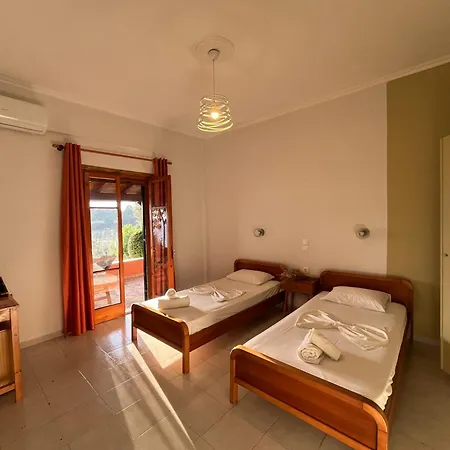 Papadatos Apts With Amazing View - 5mins From The Apartment Kontogialos